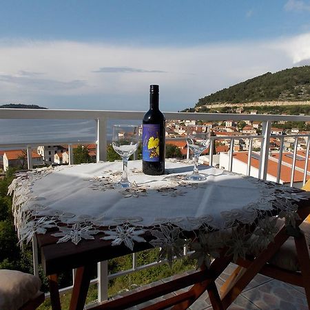 Apartment Pecarevic - A Holiday With A Stunning View Vis Quarto foto