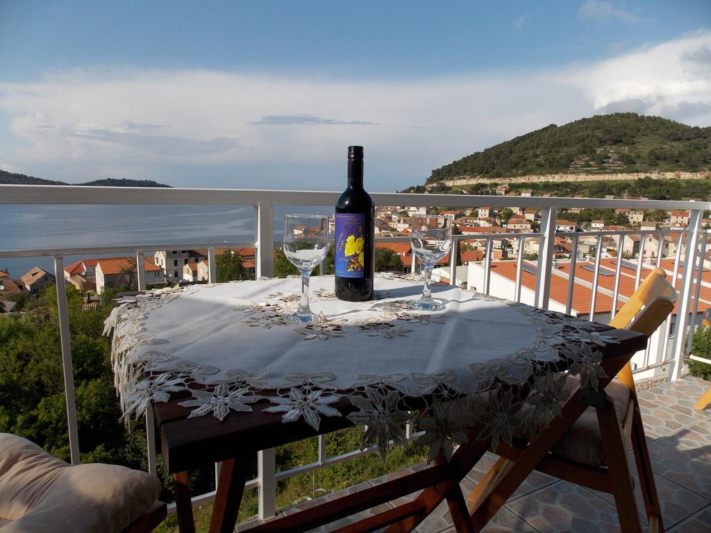 Apartment Pecarevic - A Holiday With A Stunning View Vis Quarto foto