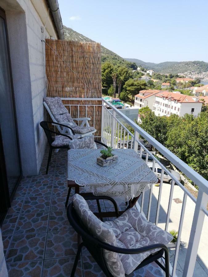 Apartment Pecarevic - A Holiday With A Stunning View Vis Exterior foto